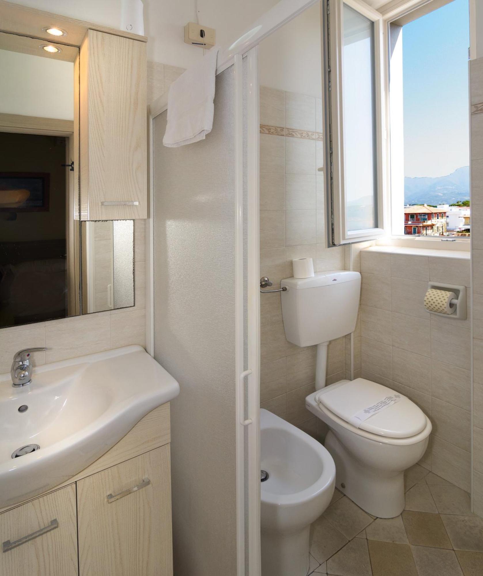 Lungomare Hotel 3*